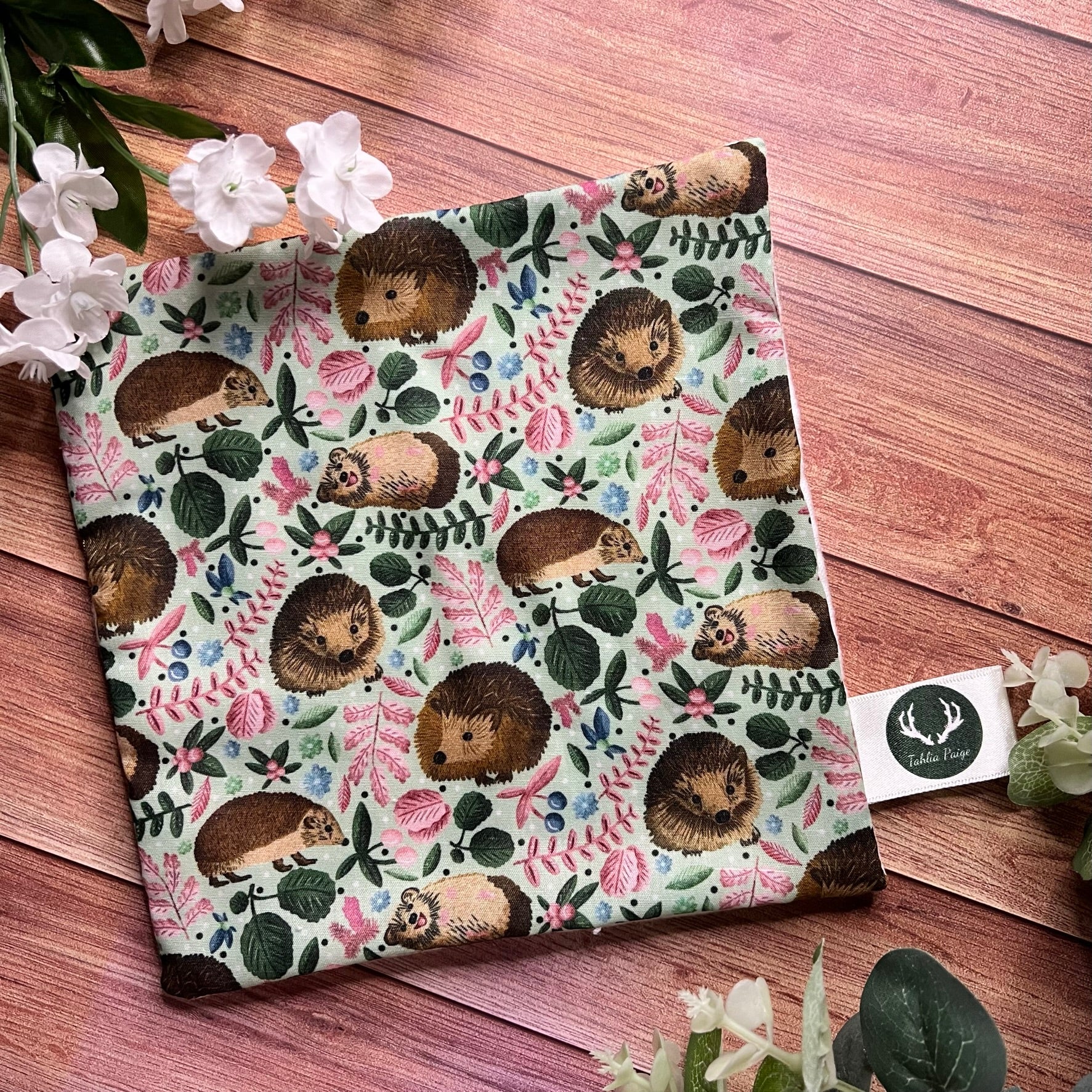 Affordable hedgehog face cloth, perfect as an eco-friendly gift under £5 for wildlife garden lovers.